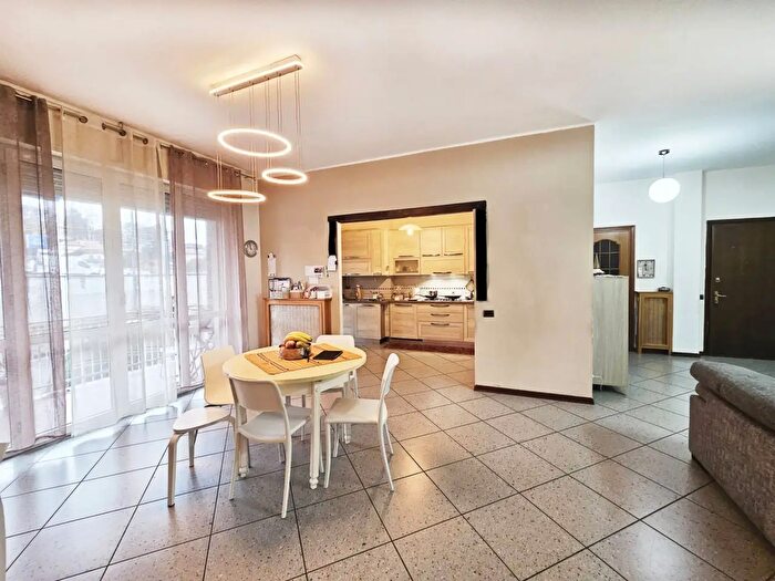 Appartamento trilocale in vendita in Via San Giovanni, Oleggio