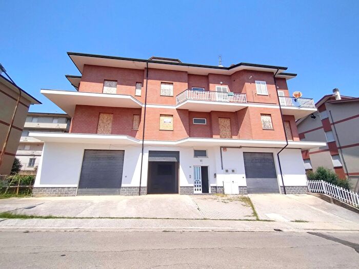 Appartamento quadrilocale in vendita in Via Ungheria, Monte Urano