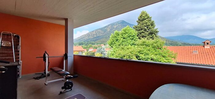 Casa con 6 locali in vendita in Via Susa, Piossasco