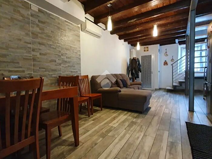 Casa quadrilocale in vendita in Piazza Cervignano, Verona