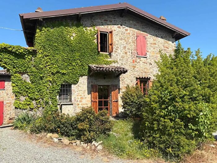 Casa quadrilocale in vendita in Piozzano