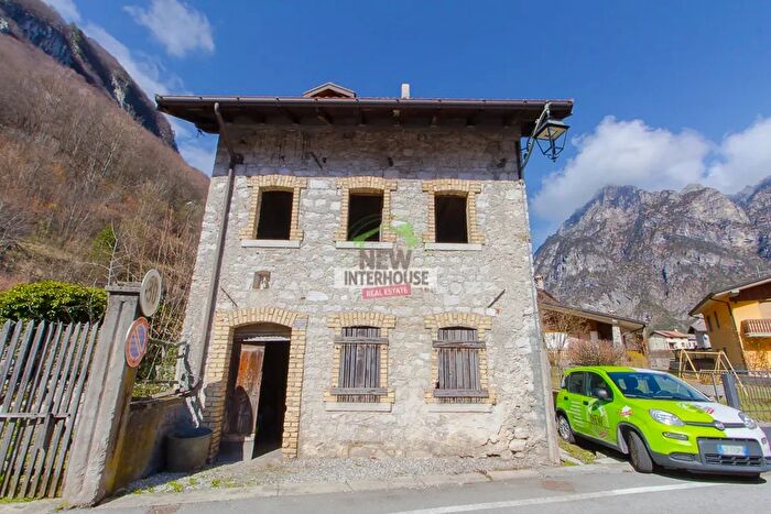 Casa in vendita in Via Cesare Battisti Cimolais, Cimolais