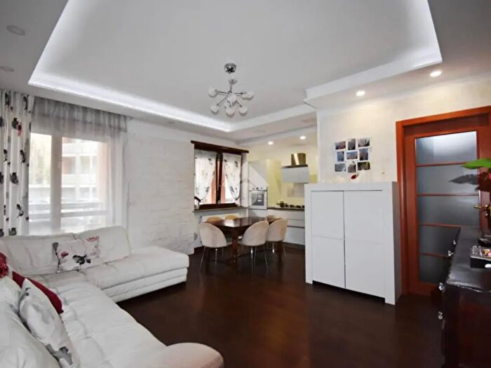 Appartamento trilocale in vendita in Via Lorenzo Garda, Ivrea