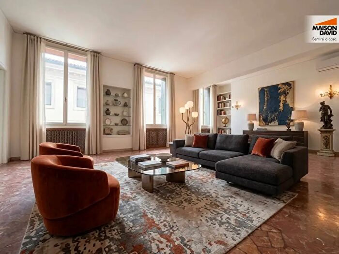 Appartamento con 9 locali in vendita in Contrà Gazzolle, Vicenza