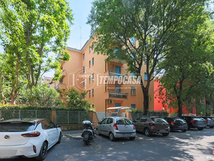 Appartamento trilocale in vendita in Via Calabria, Bologna