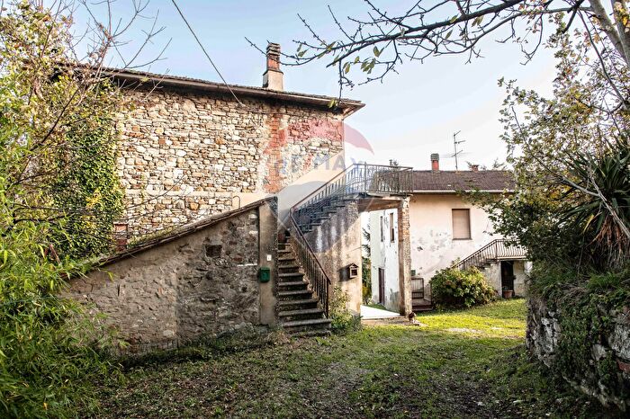 Casa con 19 locali in vendita in Via delle Monache, Bibbiena
