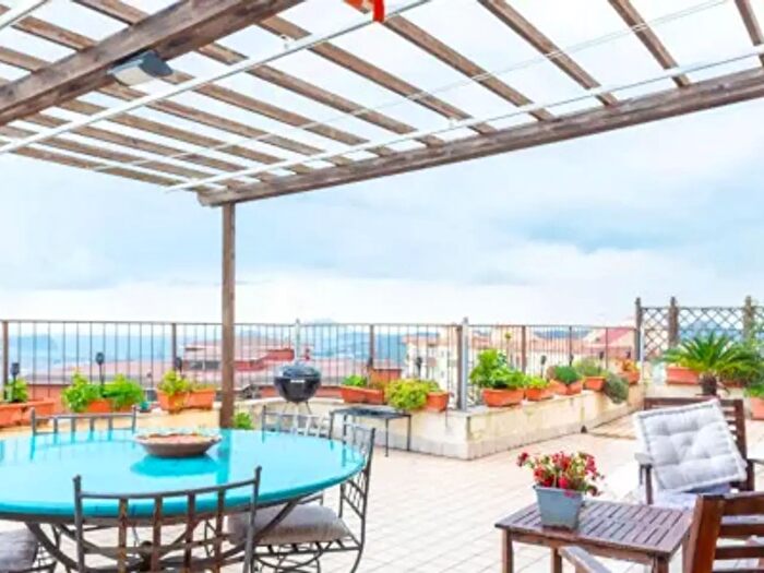 Appartamento con 6 locali in vendita in Via Manzoni, Napoli