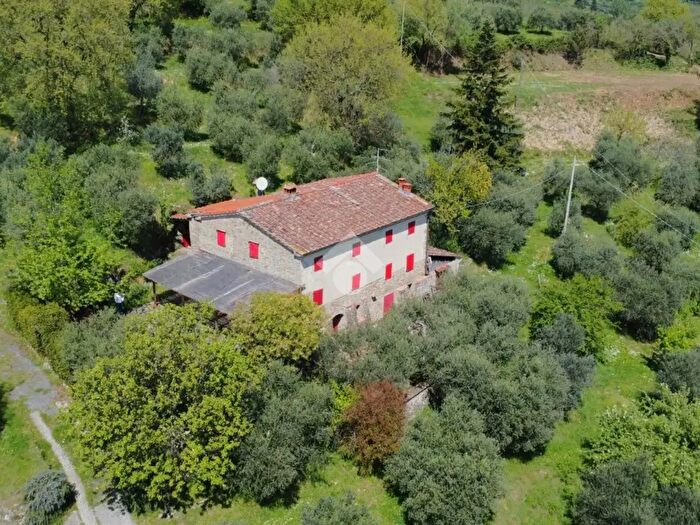 Casa con 13 locali in vendita in Via del Cerro, Pistoia