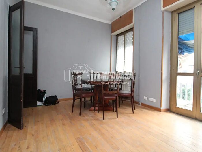 Appartamento trilocale in vendita in Via Carlo Lorenzini, Torino