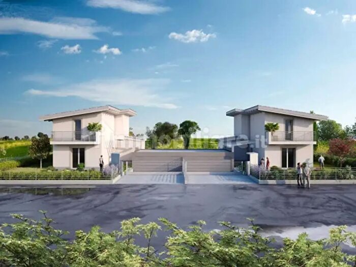 Casa quadrilocale in vendita in Via Bernina, Lomazzo