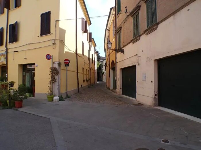 Appartamento bilocale in vendita in Vicolo del Galletto, Ferrara