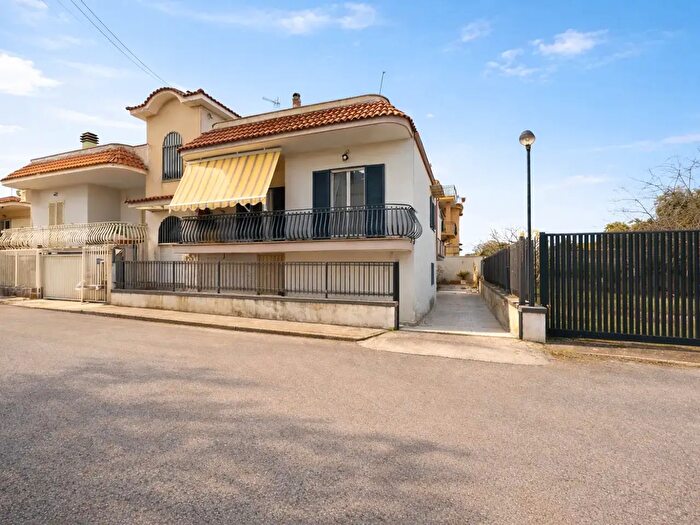 Casa quadrilocale in vendita in Via Rodolfo Morandi, Mugnano Di Napoli