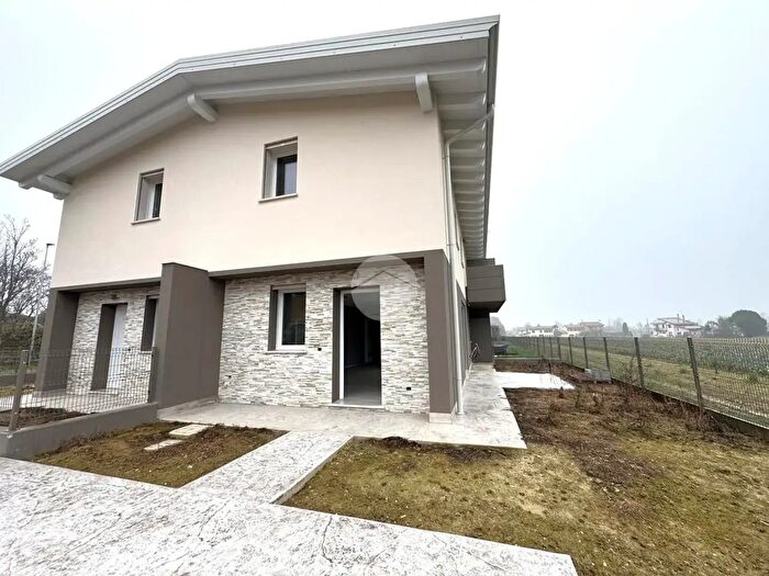 Casa quadrilocale in vendita in Via Morosini, Martellago