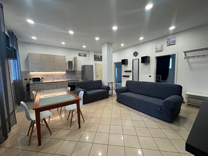 Appartamento quadrilocale in affitto in Saffi, Bologna