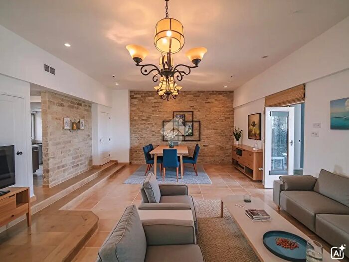 Casa con 5 locali in vendita in Via Vittorio Veneto, Corte Franca