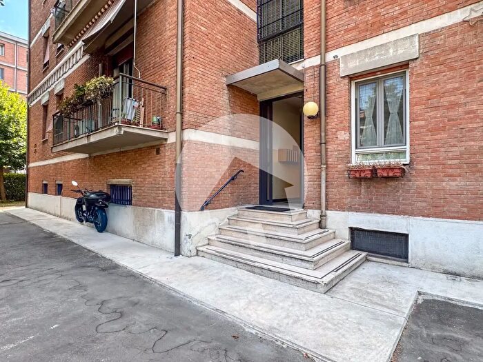 Appartamento con 6 locali in vendita in Via Luciano Manara, Reggio Emilia