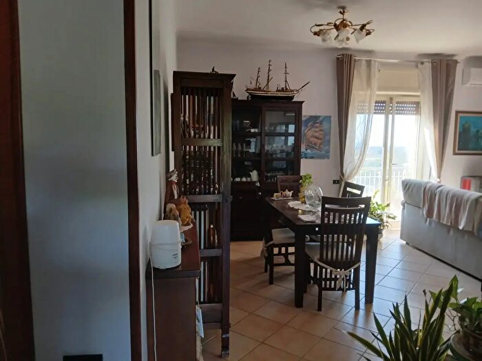 Appartamento quadrilocale in vendita in Via Provinciale Montagna Spaccata, Napoli