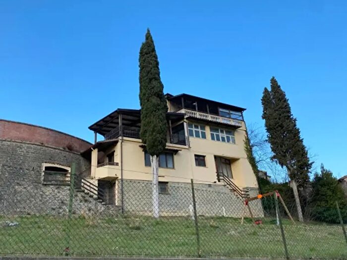 Casa con 6 locali in vendita in Via Piccinini, Predappio