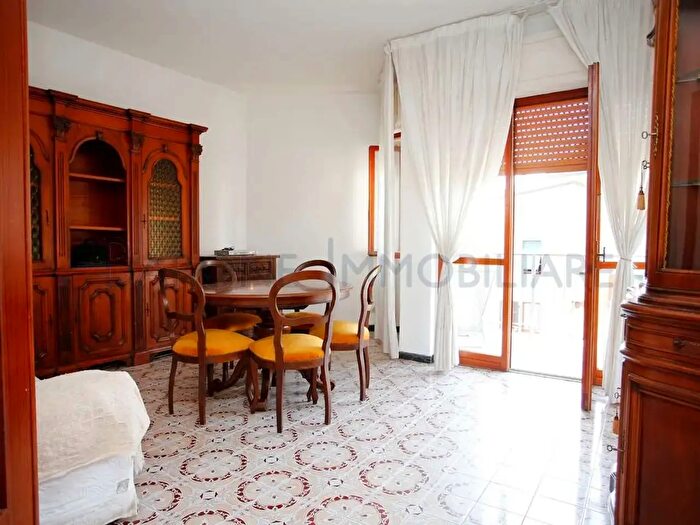 Appartamento con 5 locali in vendita in Via Monzoni, Carrara