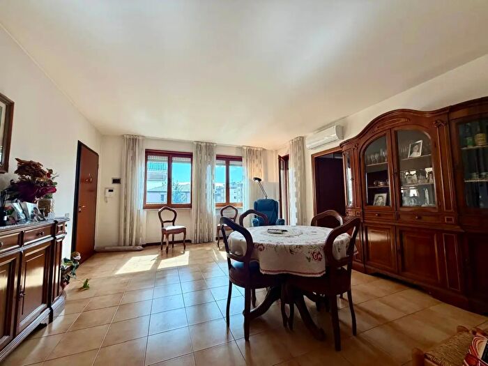 Appartamento con 6 locali in vendita in Via Boito, Vicenza