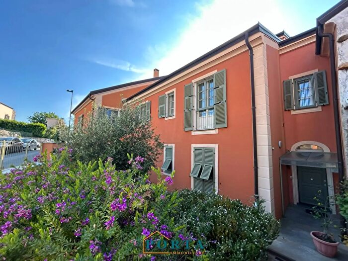 Appartamento trilocale in vendita in Via Bellavista, Savona