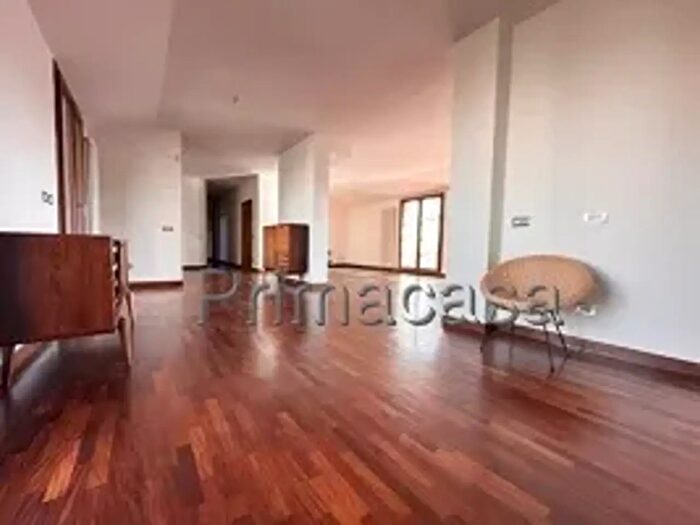 Appartamento con 5 locali in vendita in Carpi