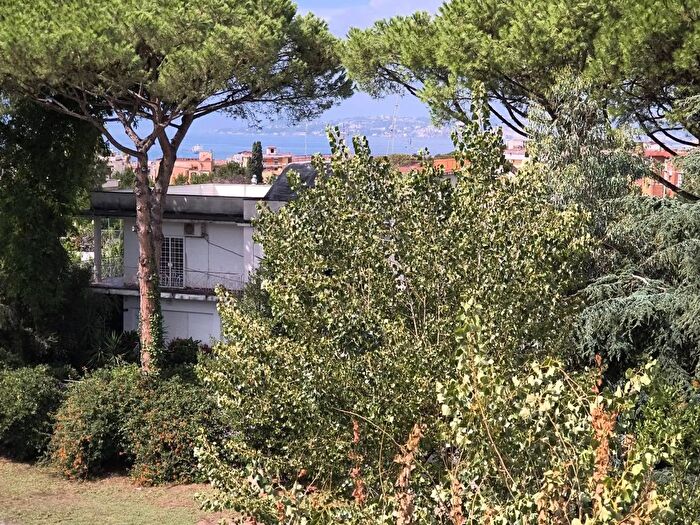 Appartamento quadrilocale in vendita in Via Campitelli Portici, Portici