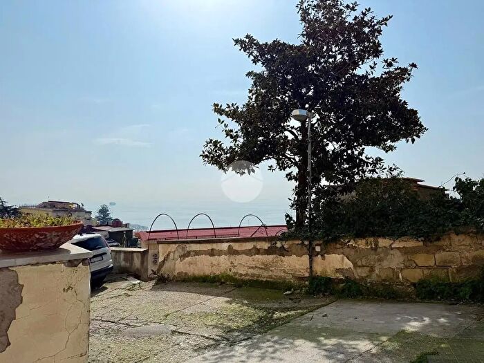 Appartamento trilocale in affitto in Via Torquato Tasso, Napoli