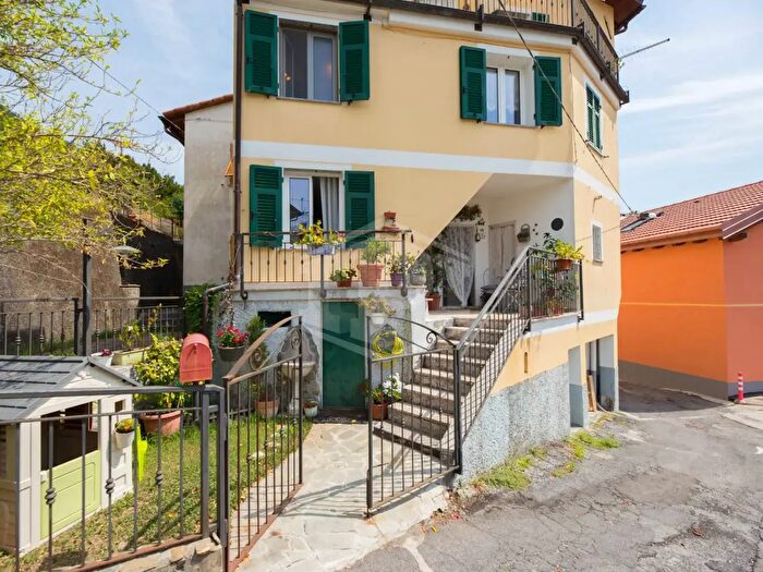 Casa con 7 locali in vendita in Via San Pietro, Ceranesi
