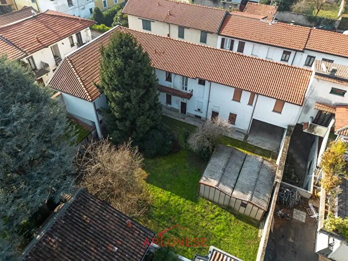 Case in Vendita e in Affitto - 2