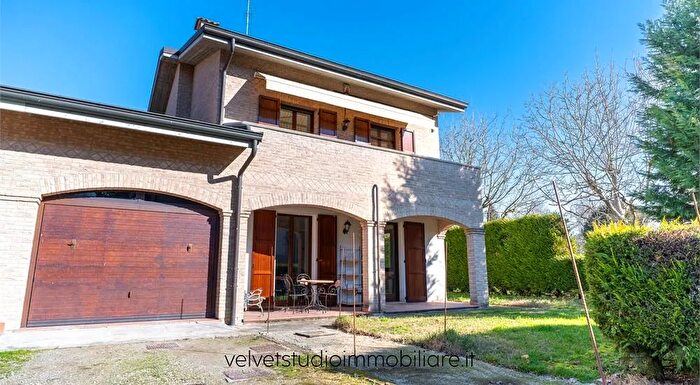 Casa con 7 locali in vendita in Bomporto Sorbara Via Barbieri, Bomporto