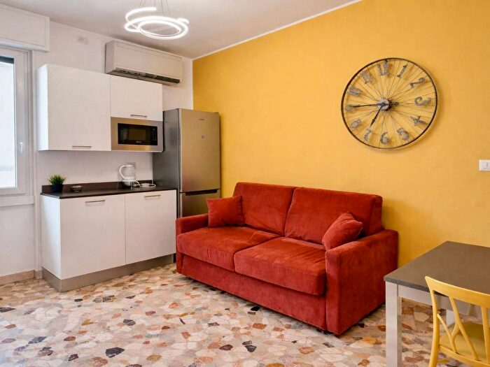 Appartamento bilocale in affitto in Viale Romolo, Navigli Darsena, Milano