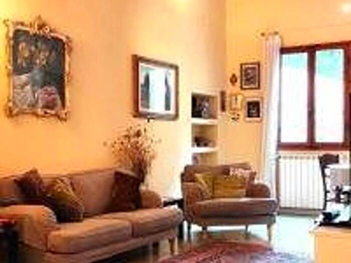 Appartamento trilocale in affitto in Neighbourhood Santa Croce, Sant'Ambrogio, Firenze