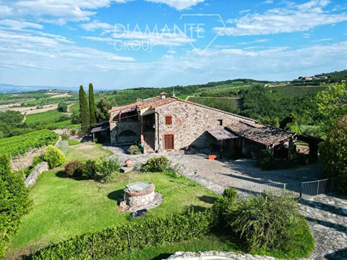 Casa con 14 locali in vendita in Castellina In Chianti
