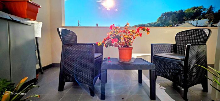 Appartamento con 5 locali in vendita in Via Alessandria, Folignano