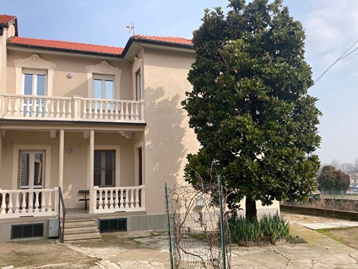 Appartamento bilocale in affitto in Via Nostra Signora della Scala, Centro Storico, Chieri