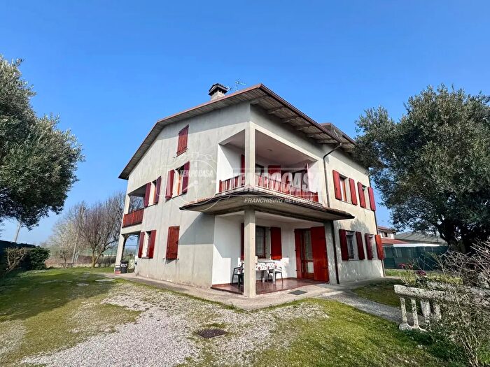 Casa con 5 locali in vendita in Via Canalazzo San Martino, San Prospero