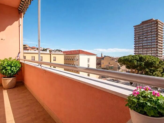 Appartamento quadrilocale in vendita in Via Giacomo Puccini, Imperia