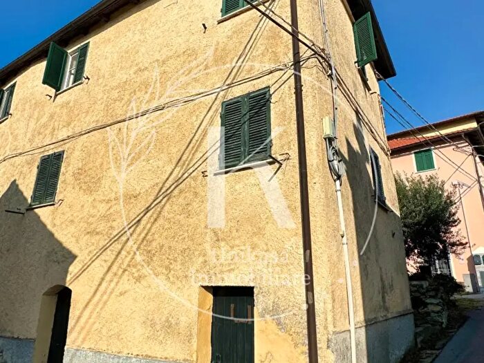 Casa con 6 locali in vendita in Via Donato Donatelli, Stella