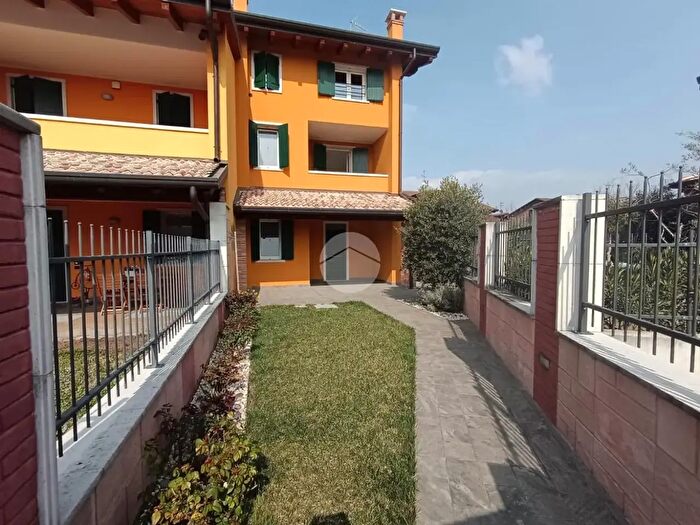 Casa con 5 locali in vendita in Via del Donatore, Pastrengo