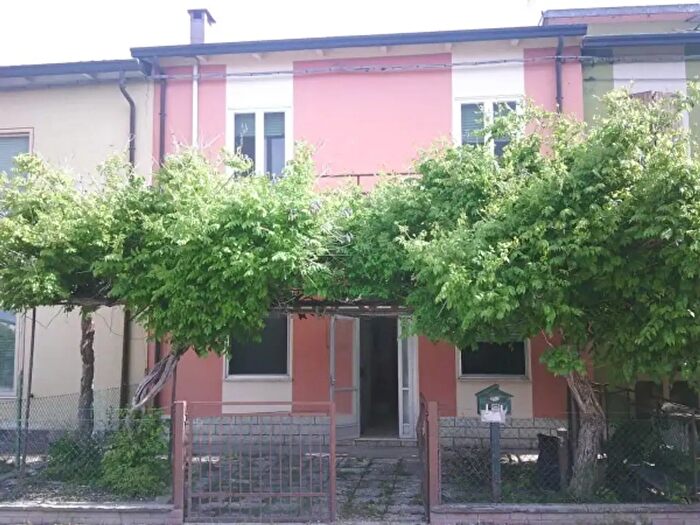 Casa con 6 locali in vendita in Via Cervese, Forli