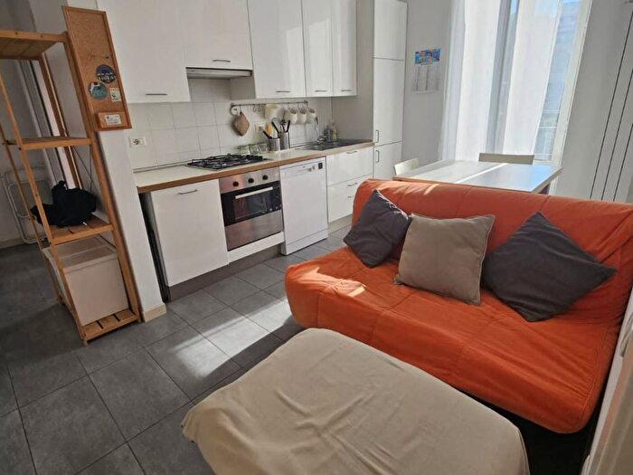 Appartamento trilocale in affitto in Via San Gregorio, Repubblica, Milano