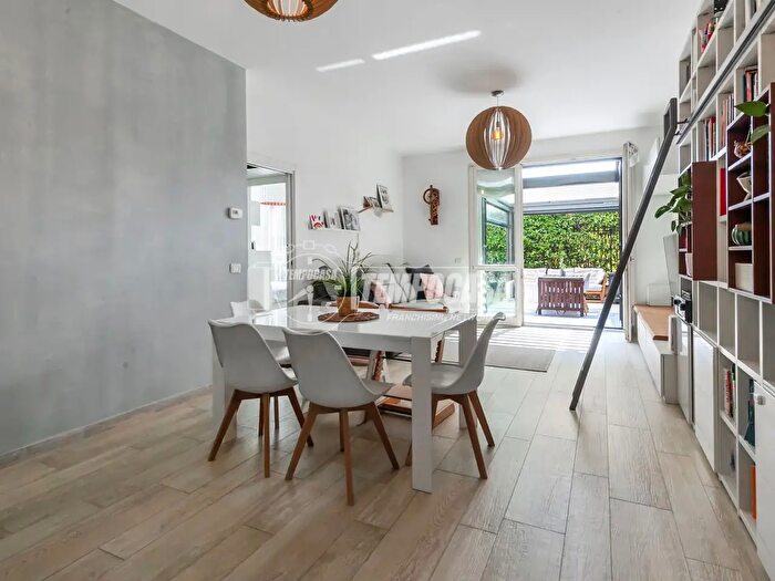 Appartamento trilocale in vendita in Via Carlo Conti, Milano