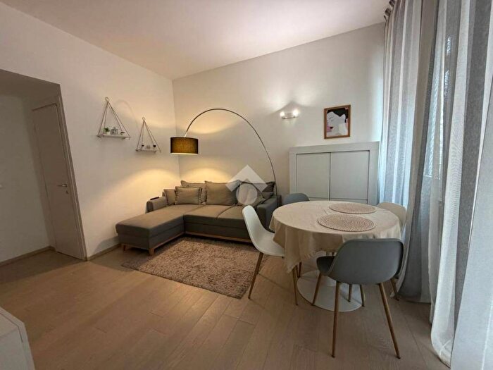 Appartamento monolocale in affitto in Via Giacinto Bruzzesi, Giambellino, Milano