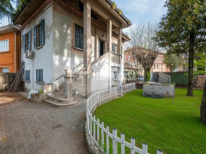Casa con 8 locali in vendita in Via Lama Golese, Reggio Emilia