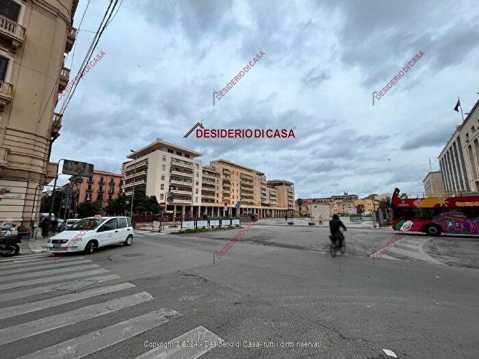 Appartamento quadrilocale in vendita in Via Contessa Adelasia Palermo Pa Italia, Palermo