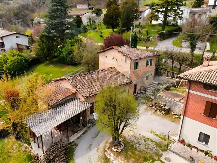 Casa con 5 locali in vendita in Strada Provinciale Loc Vignetta, Neviano Degli Arduini