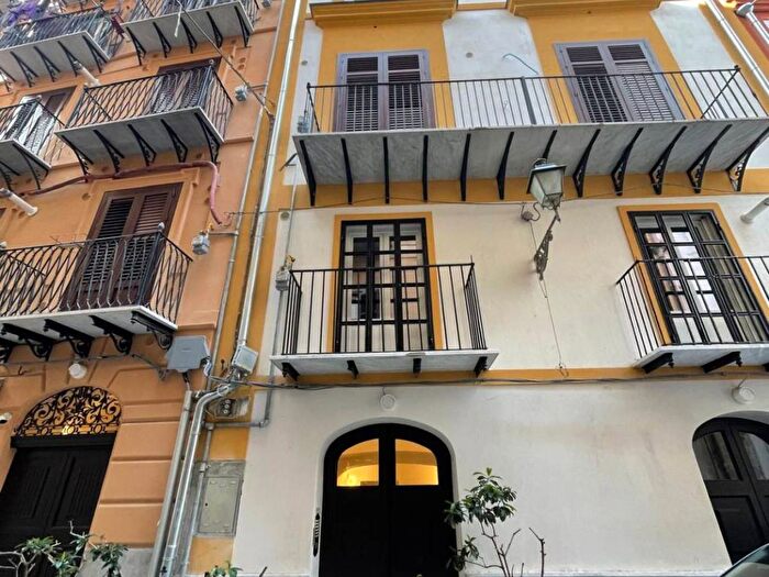 Appartamento con 5 locali in affitto in Via Patania, Castellammare, Palermo