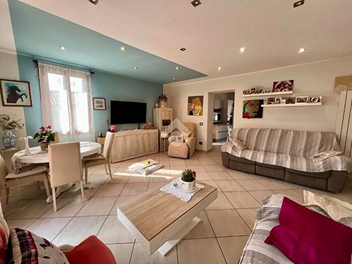 Appartamento quadrilocale in vendita in Piazza Monte Grappa, Lozza