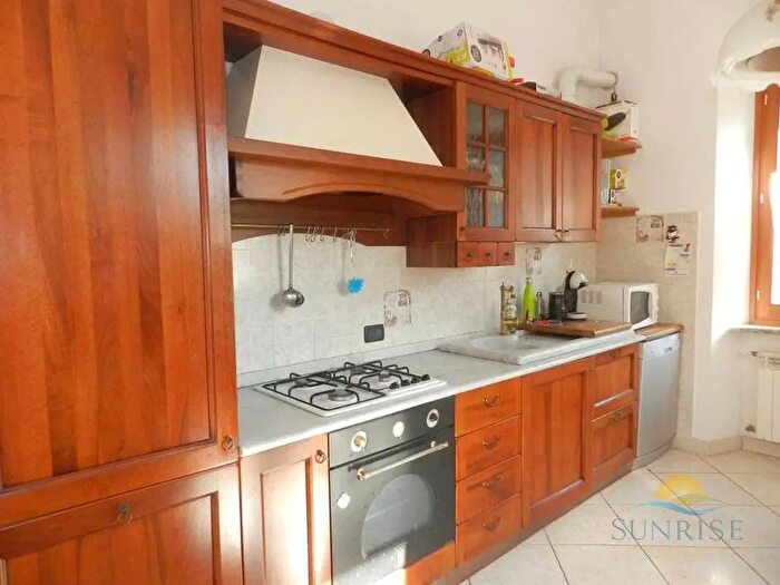 Appartamento con 5 locali in vendita in Loc Vobbietta, Isola Del Cantone